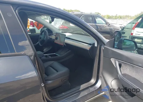 2022 Tesla Model Y Performance Dual Motor All-Wheel Drive z USA, uszkodzony, nr VIN 7SAYGDEF7NF339241